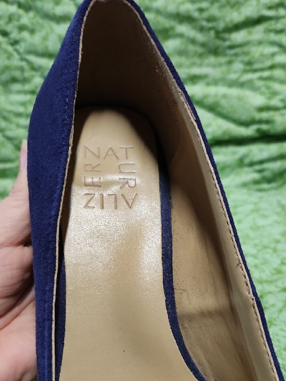 7.5 Naturalizer Navy Suede Block Heel Pumps - Picture 5 of 6